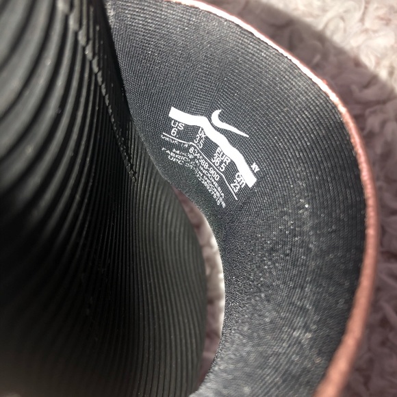 SOLD: Nike Women’s Kawa Slide Metallic - Picture 3 of 5